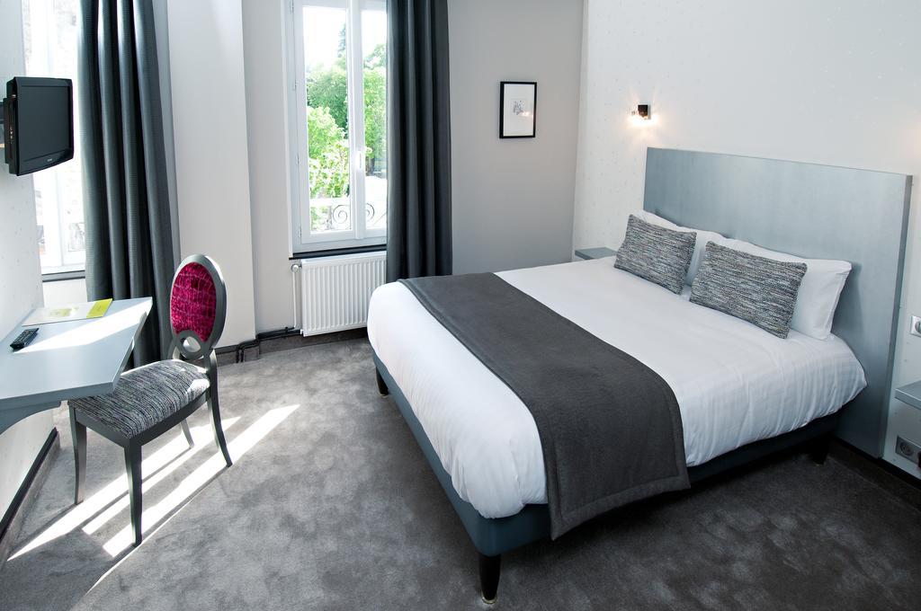 Logis Hotel Restaurant Nougier Saint-Étienne-de-Fursac Pokoj fotografie